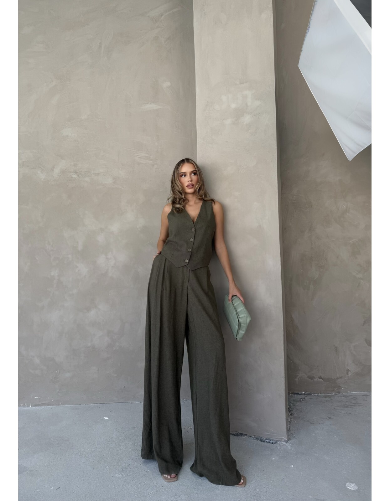 2402 - Keten Yelekli Takım