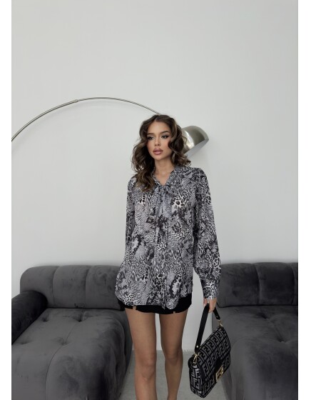 853 - Bağlamalı Desenli Saten Bluz